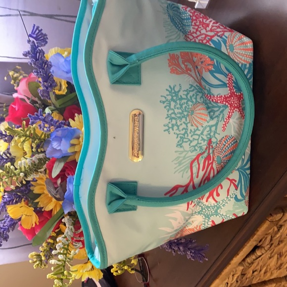 ❗️SOLD❗️Tupperware  Insulated Tote Bag 💼 - Picture 2 of 3